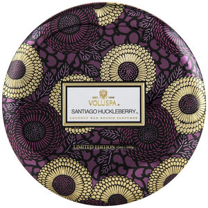 3 WICK CANDLE IN DECORATIVE TIN SANTIAGO HUCKLEBERRY