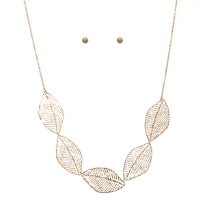 Dainty Leaves Necklace